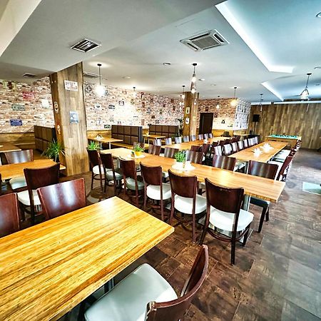 Aparthotel Olympland ทรุตนอฟ ภายนอก รูปภาพ