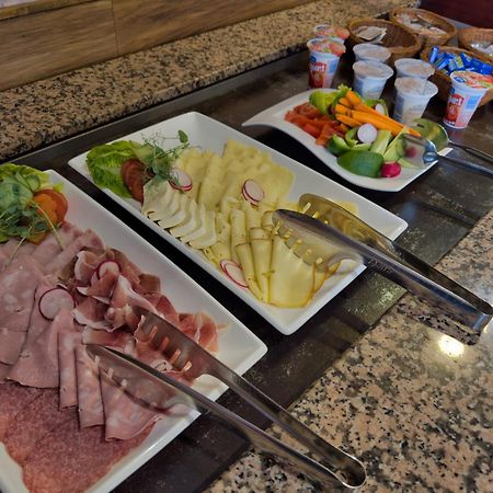 Aparthotel Olympland ทรุตนอฟ ภายนอก รูปภาพ