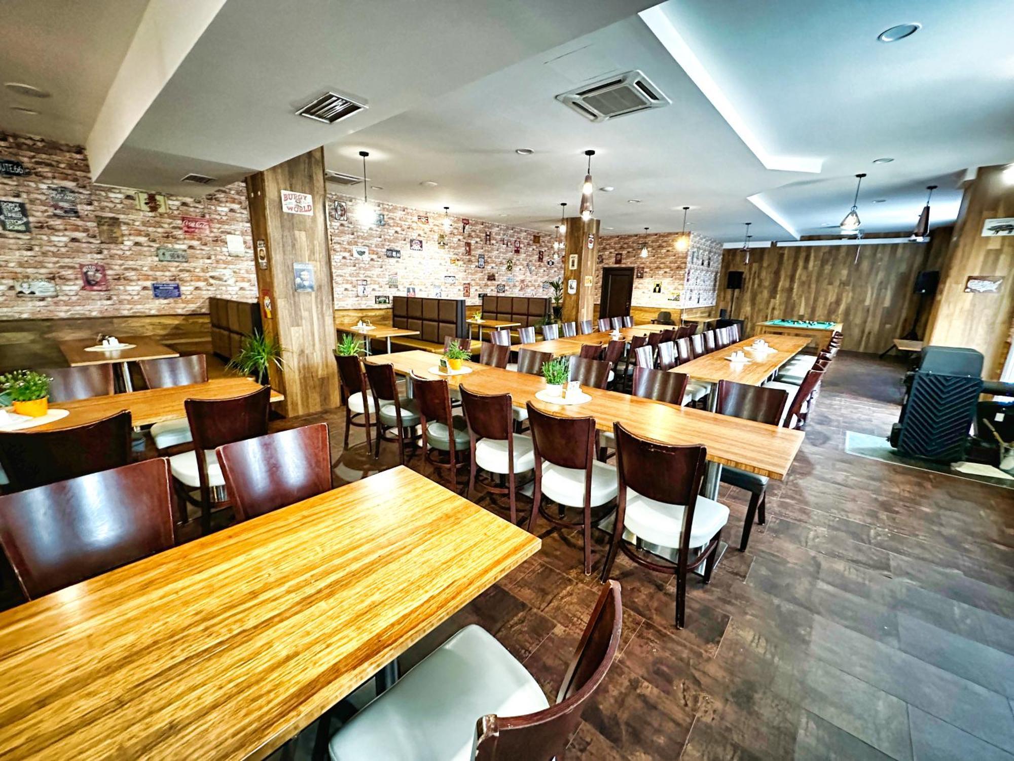 Aparthotel Olympland ทรุตนอฟ ภายนอก รูปภาพ