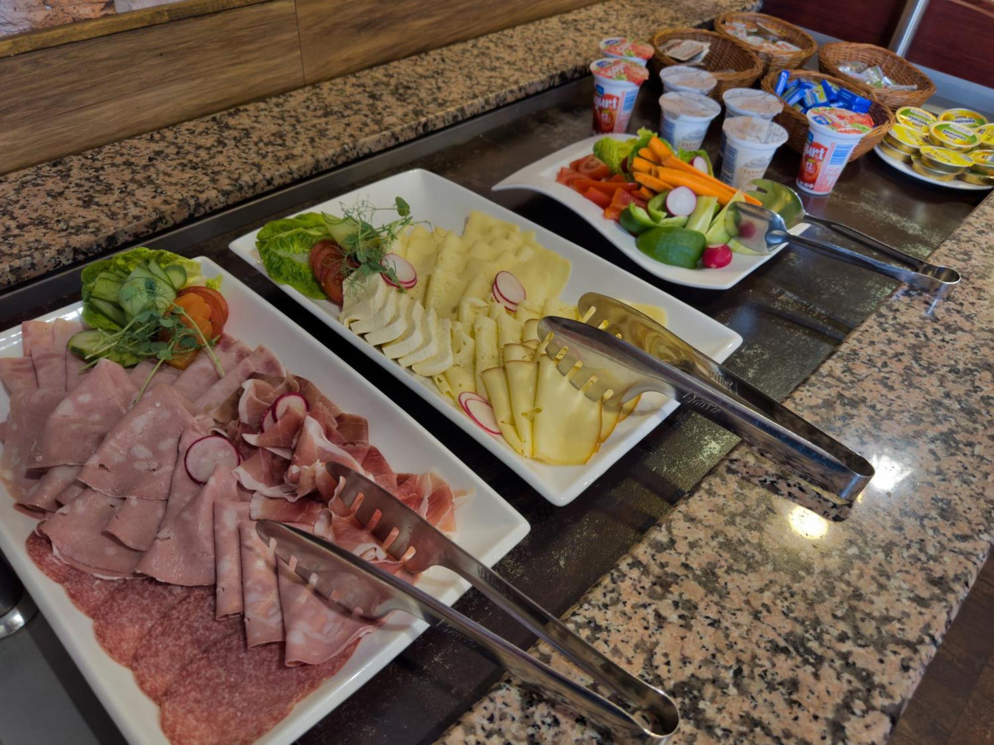 Aparthotel Olympland ทรุตนอฟ ภายนอก รูปภาพ