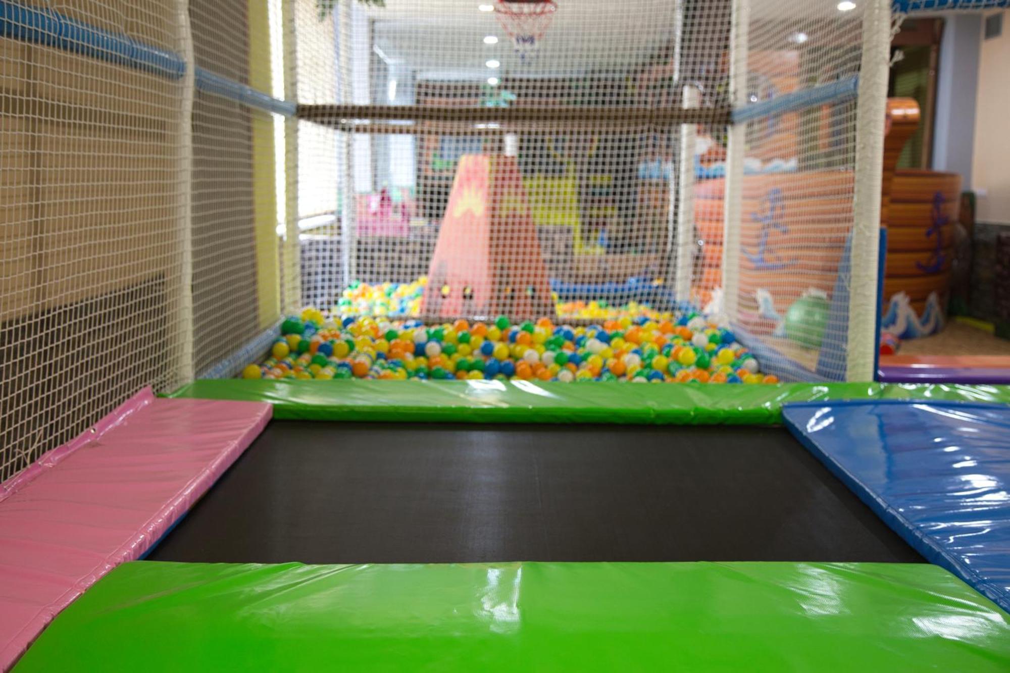 Aparthotel Olympland ทรุตนอฟ ภายนอก รูปภาพ